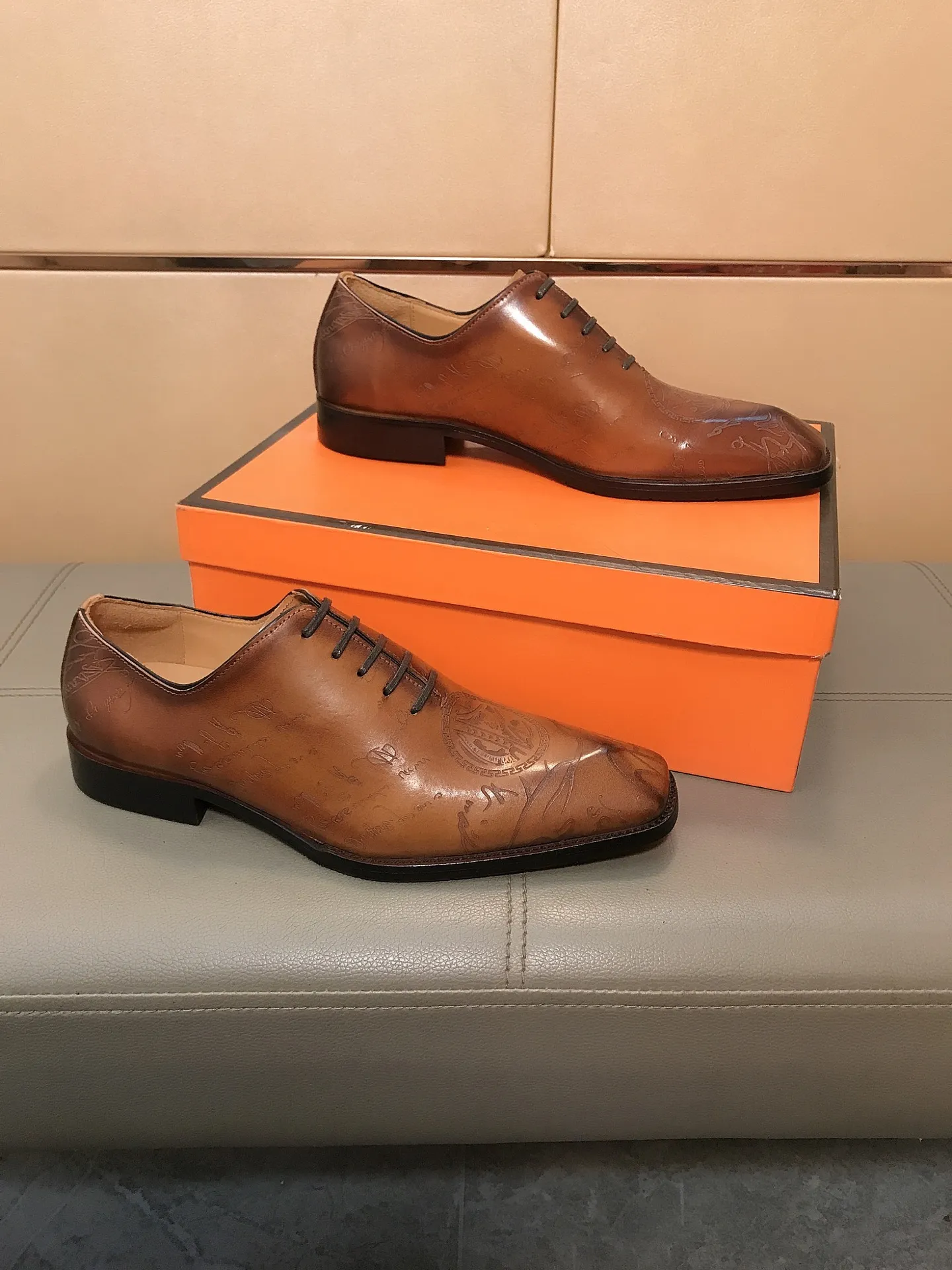 Factory price 560 💎💎👉👉[LV Louis Vuitton] The latest men's casual business leather shoes 🇨🇳, new model opening 💯 Made of cowhide imported from Italy, luxurious leather lining, wear-resistant outsole, soft and comfortable 🌴 High-end atmosphere, the first choice for high-class men 🍍38-44